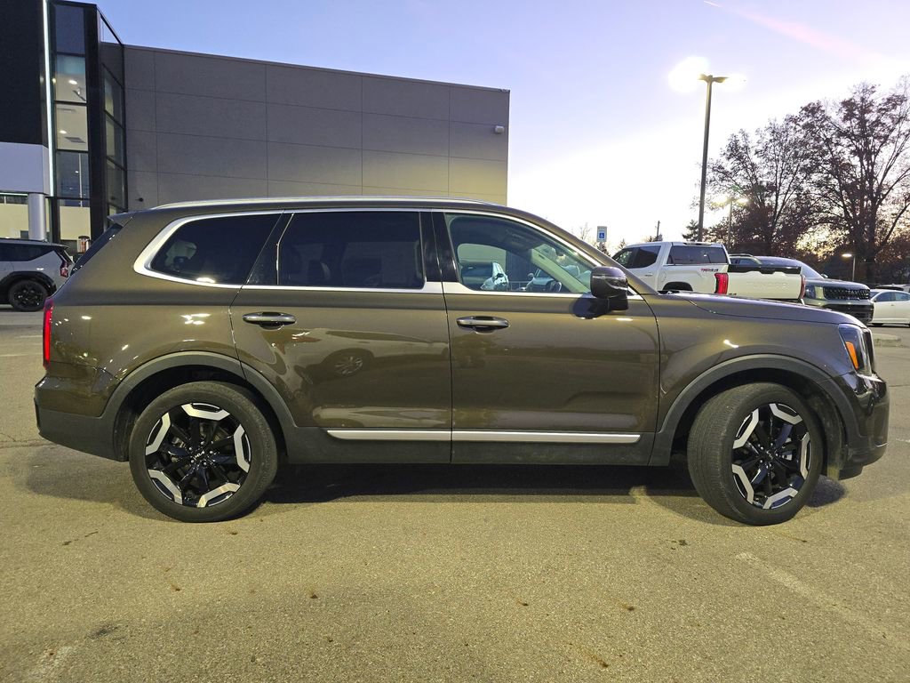 Used 2023 Kia Telluride S image 16
