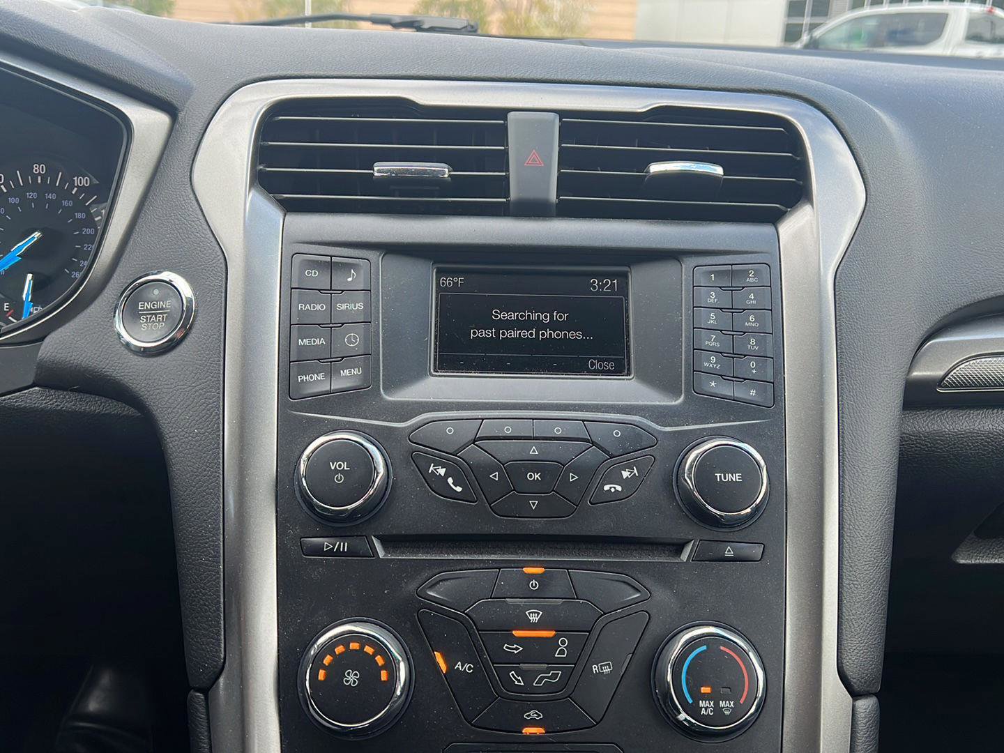 Used 2017 Ford Fusion SE FWD image 19