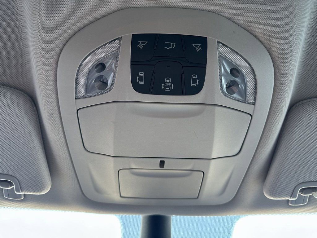 Used 2023 Chrysler Pacifica Touring-L FWD image 30