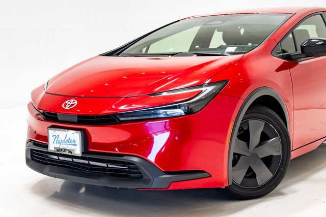Used 2025 Toyota Prius LE FWD image 2