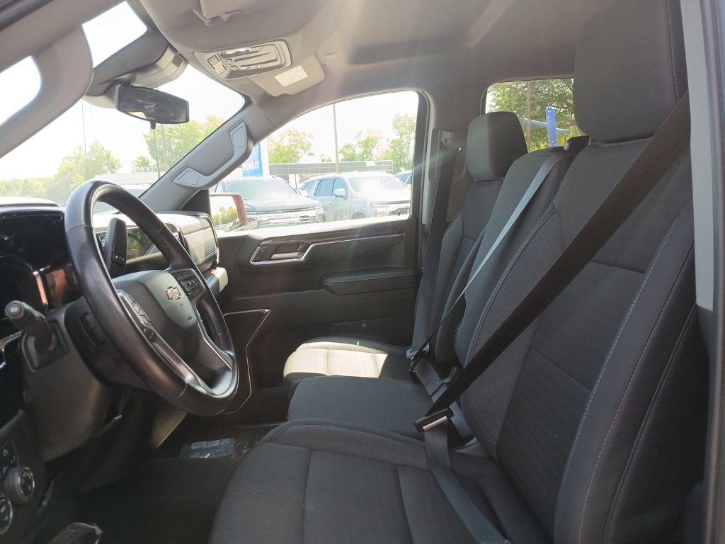 Used 2025 Chevrolet Silverado 1500 LT AWD/4WD image 17