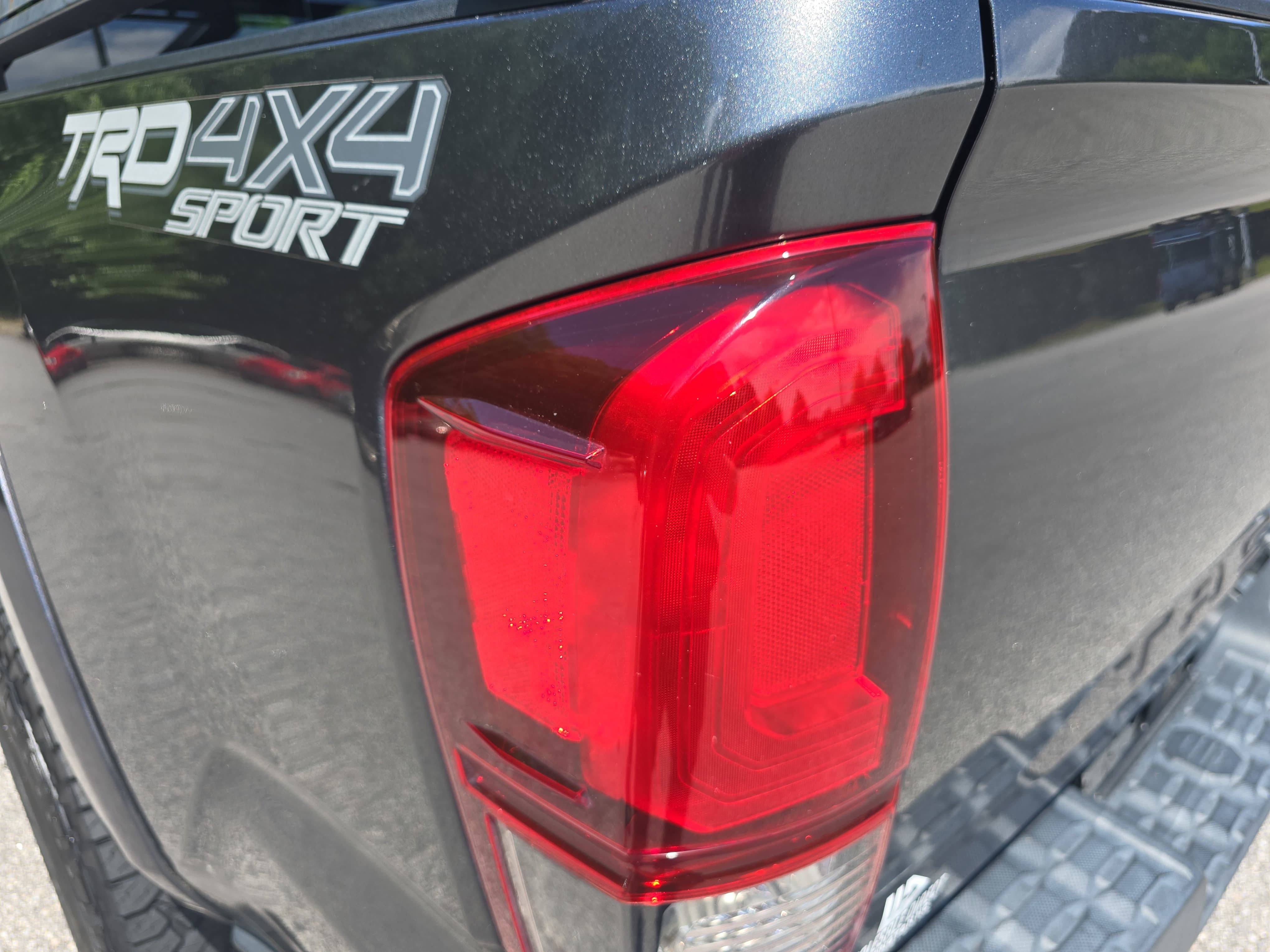 Used 2019 Toyota Tacoma TRD Sport AWD/4WD image 31