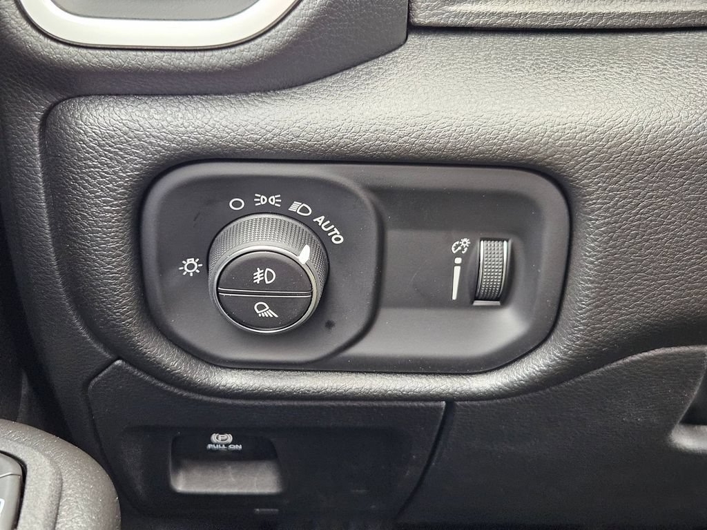 New 2026 RAM 1500 Express AWD/4WD image 18