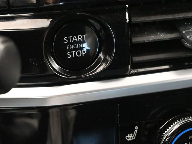 Used 2025 Nissan Pathfinder SV image 23