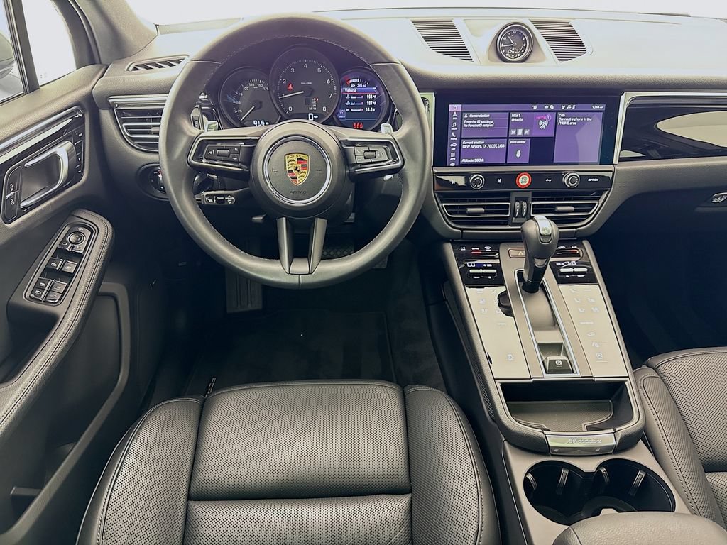 Certified 2025 Porsche Macan AWD/4WD image 26