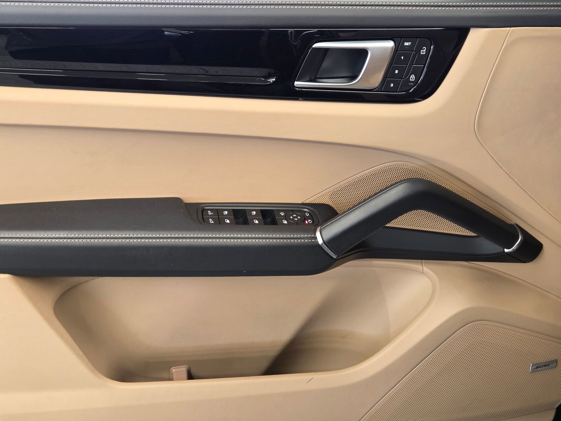 Certified 2022 Porsche Cayenne AWD/4WD image 14