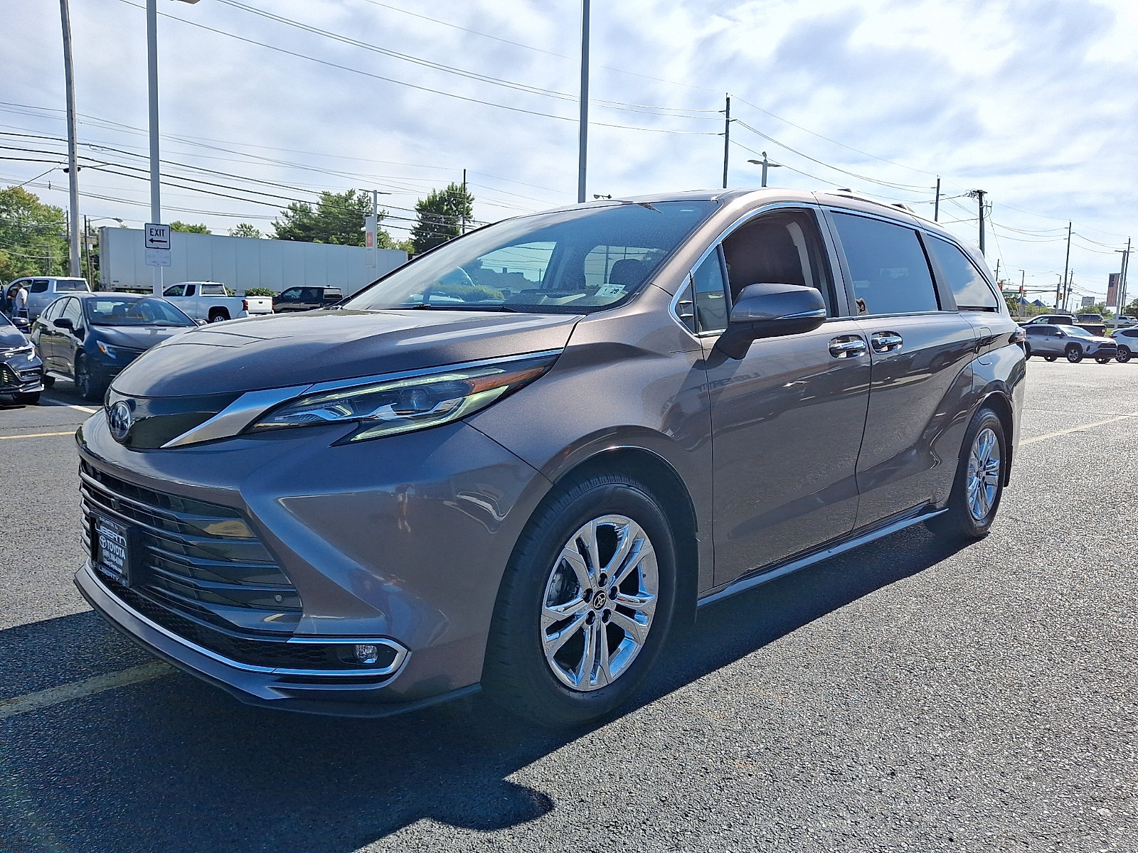 Used 2024 Toyota Sienna Platinum AWD/4WD image 3