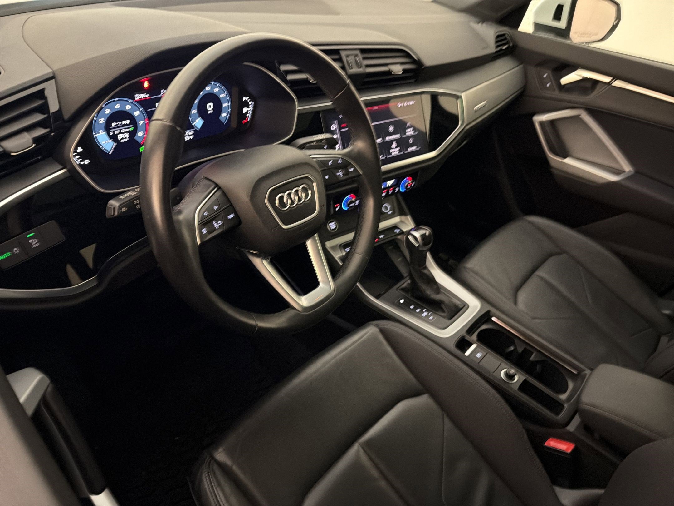 Used 2023 Audi Q3 2.0T Premium image 4