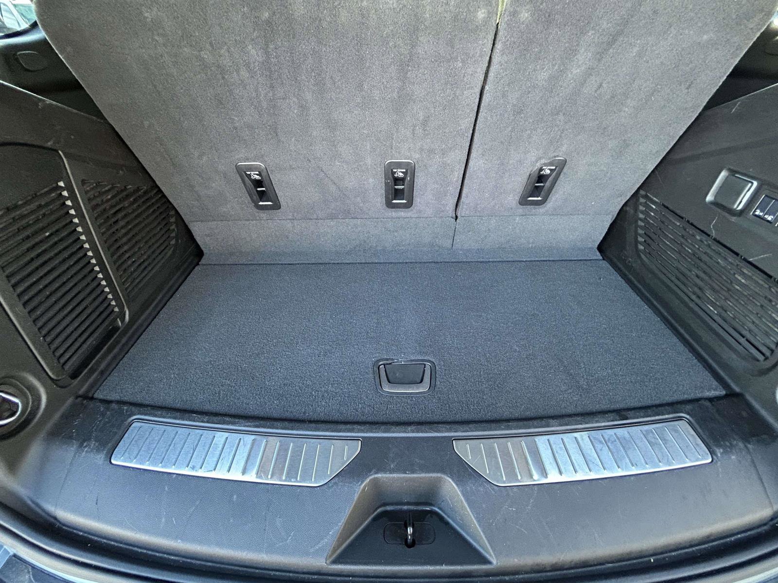 Used 2025 GMC Yukon Denali image 17