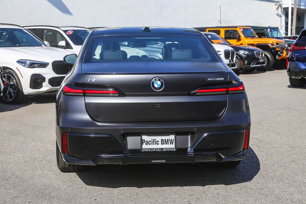 Used 2025 BMW i7 xDrive60 w/ Premium Package image 5