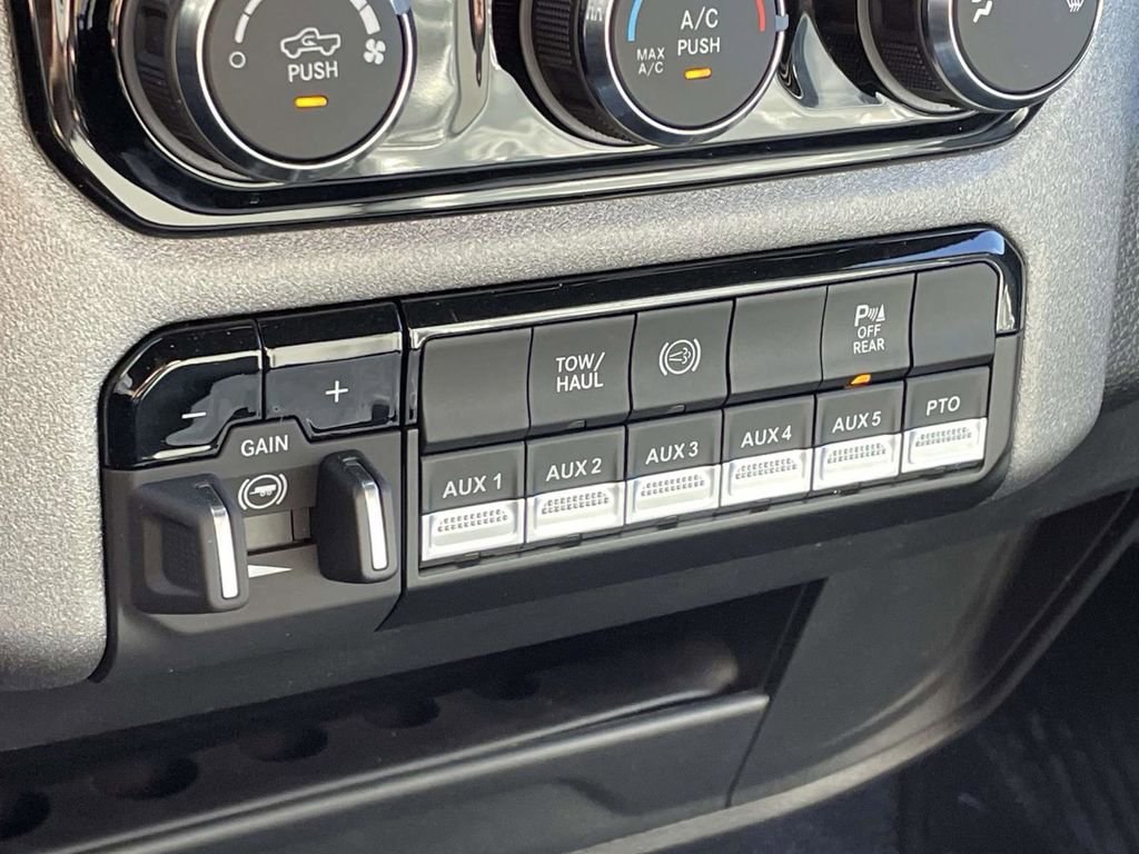 New 2026 RAM 5500 Tradesman w/ Chrome Appearance Group AWD/4WD image 36
