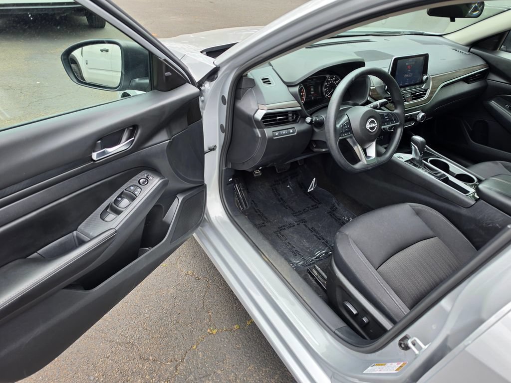 Used 2024 Nissan Altima 2.5 SV FWD image 19