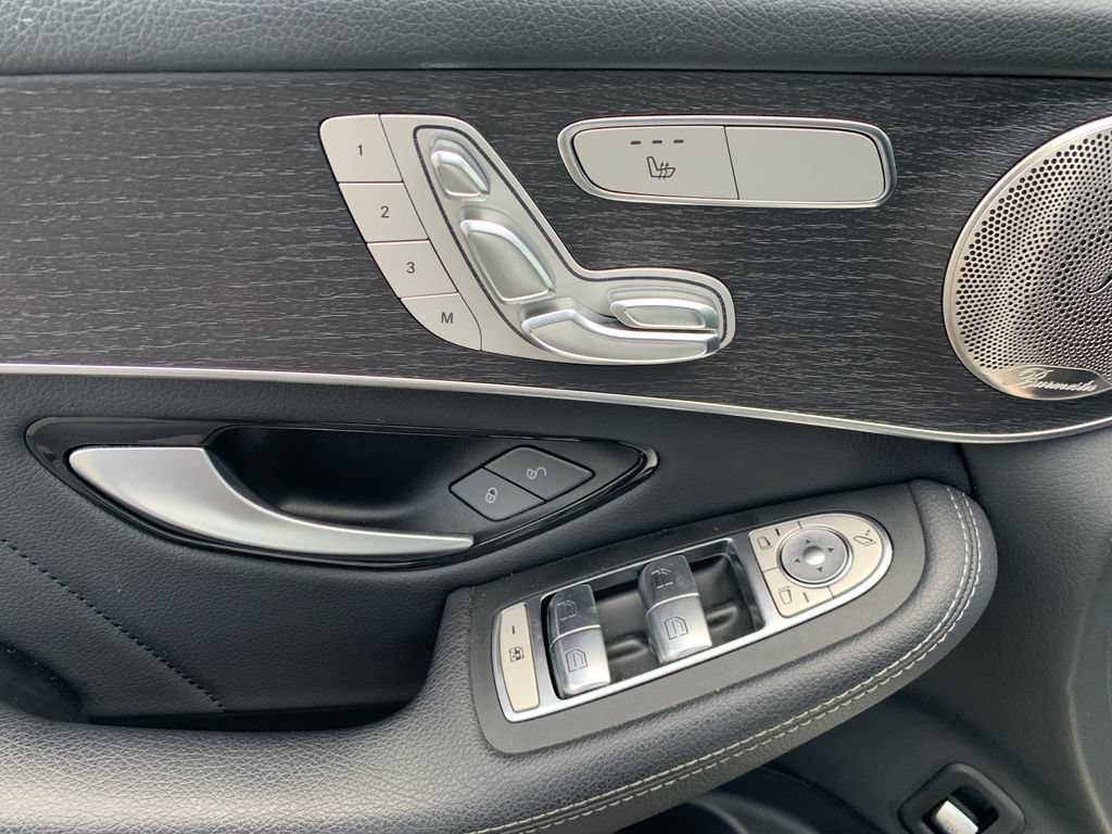 Used 2021 Mercedes-Benz GLC 300 4MATIC w/ AMG Line image 12