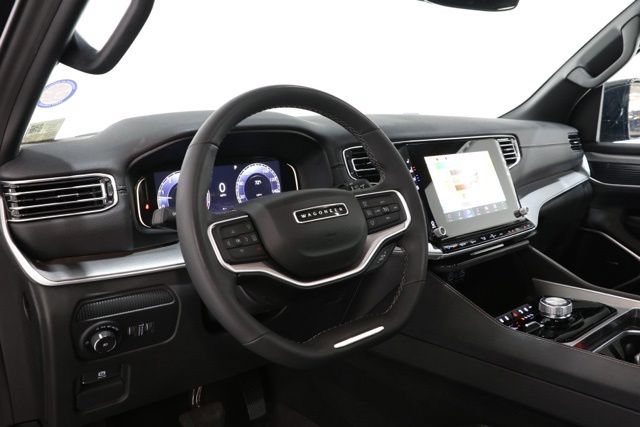 Used 2025 Jeep Wagoneer 4WD w/ Premium Group I image 15