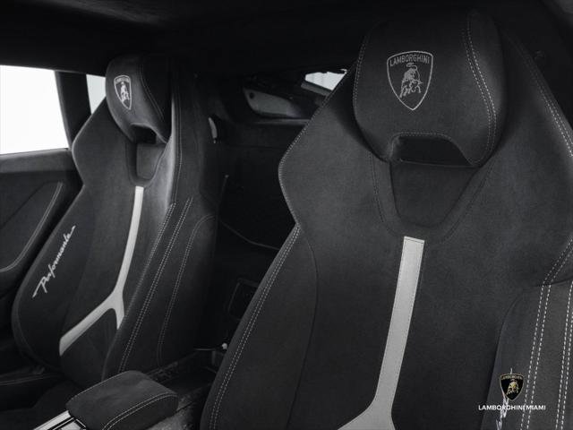 Used 2018 Lamborghini Huracan Performante AWD/4WD image 35