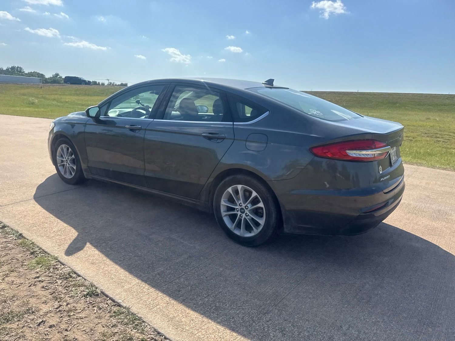Used 2020 Ford Fusion SE FWD image 6