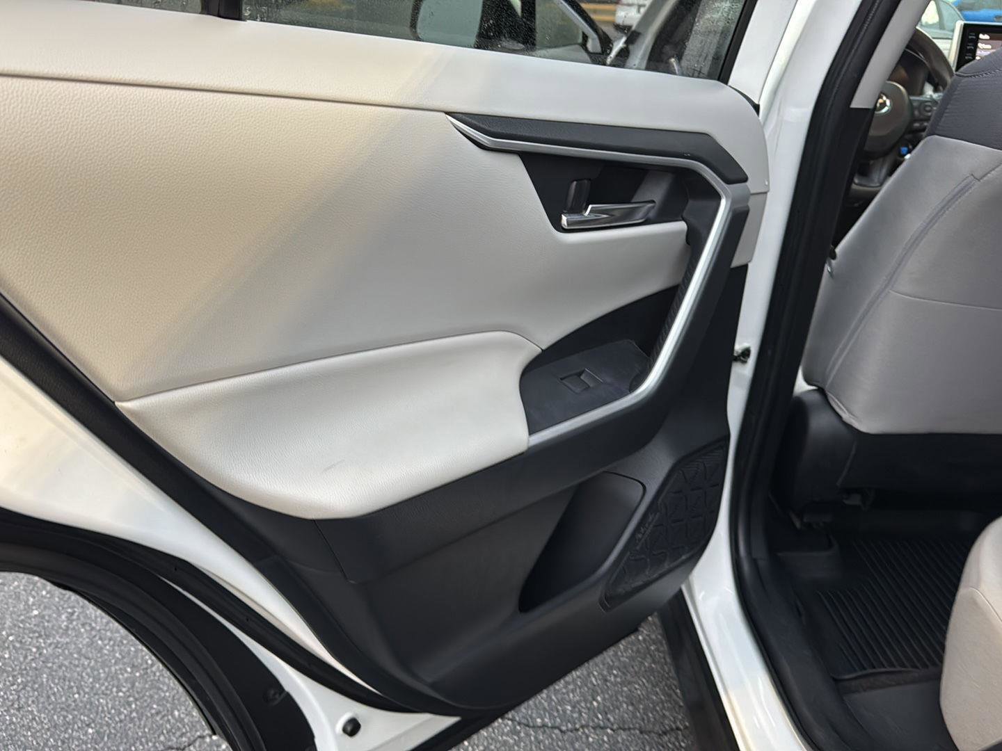Used 2019 Toyota RAV4 XLE image 15