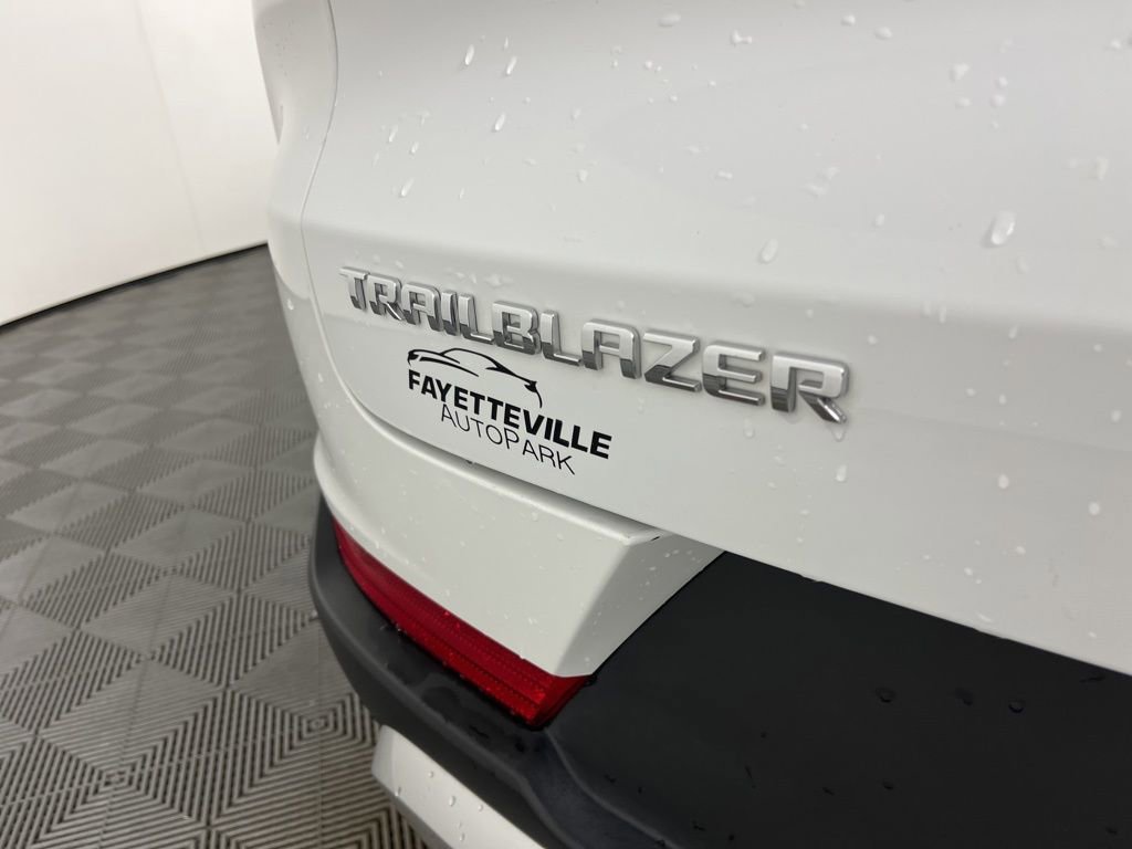 Certified 2025 Chevrolet TrailBlazer LT FWD image 3