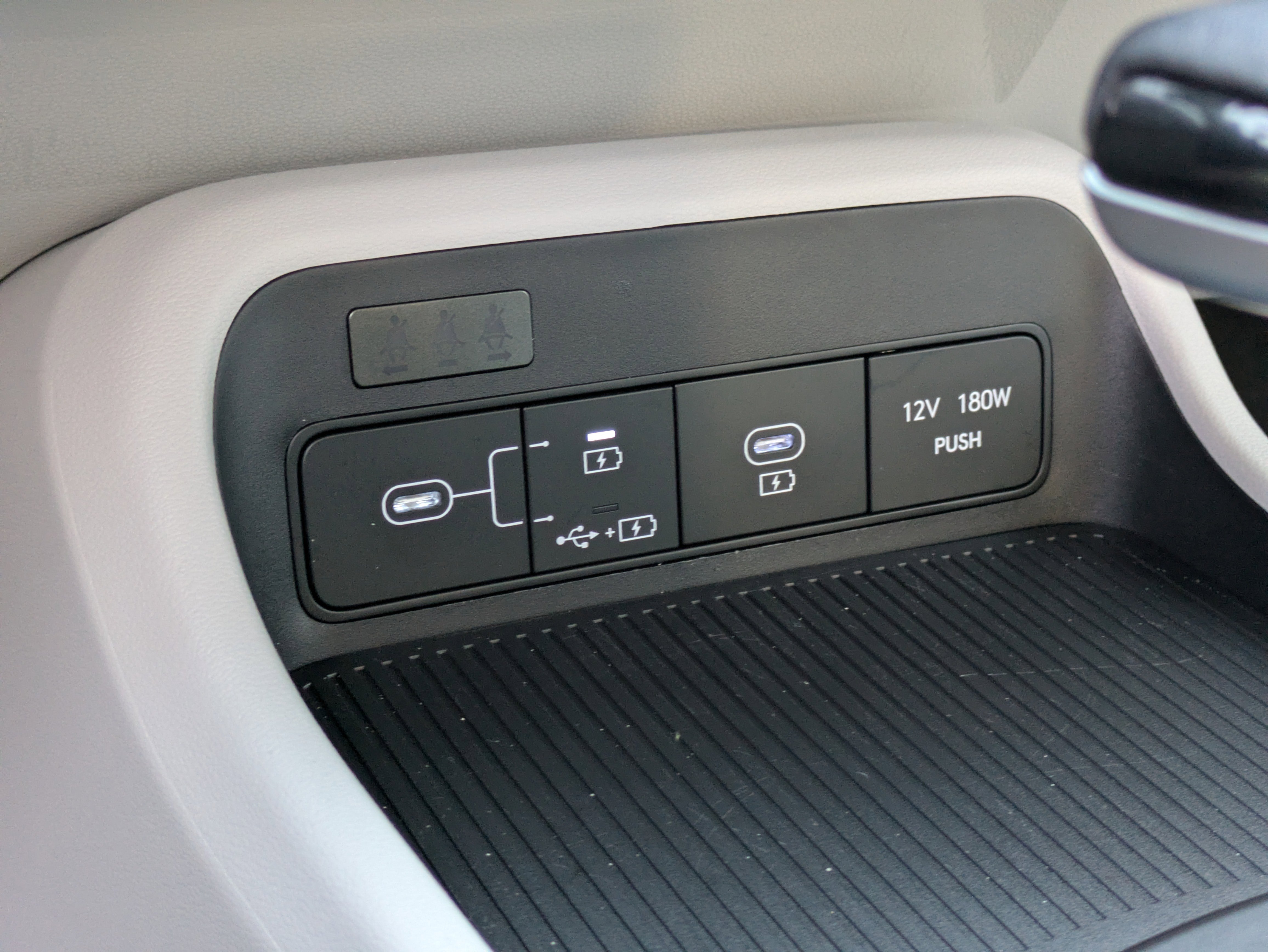 Used 2024 Hyundai Kona SEL image 29