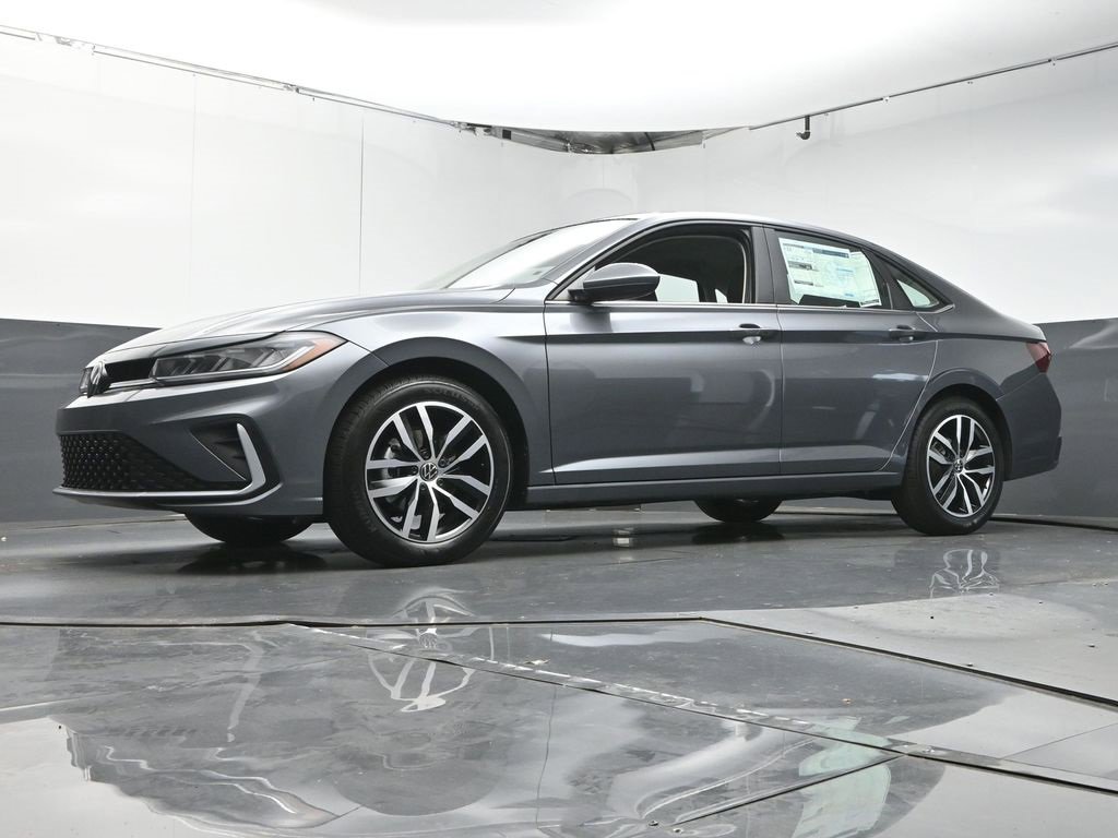 Used 2025 Volkswagen Jetta SE image 34