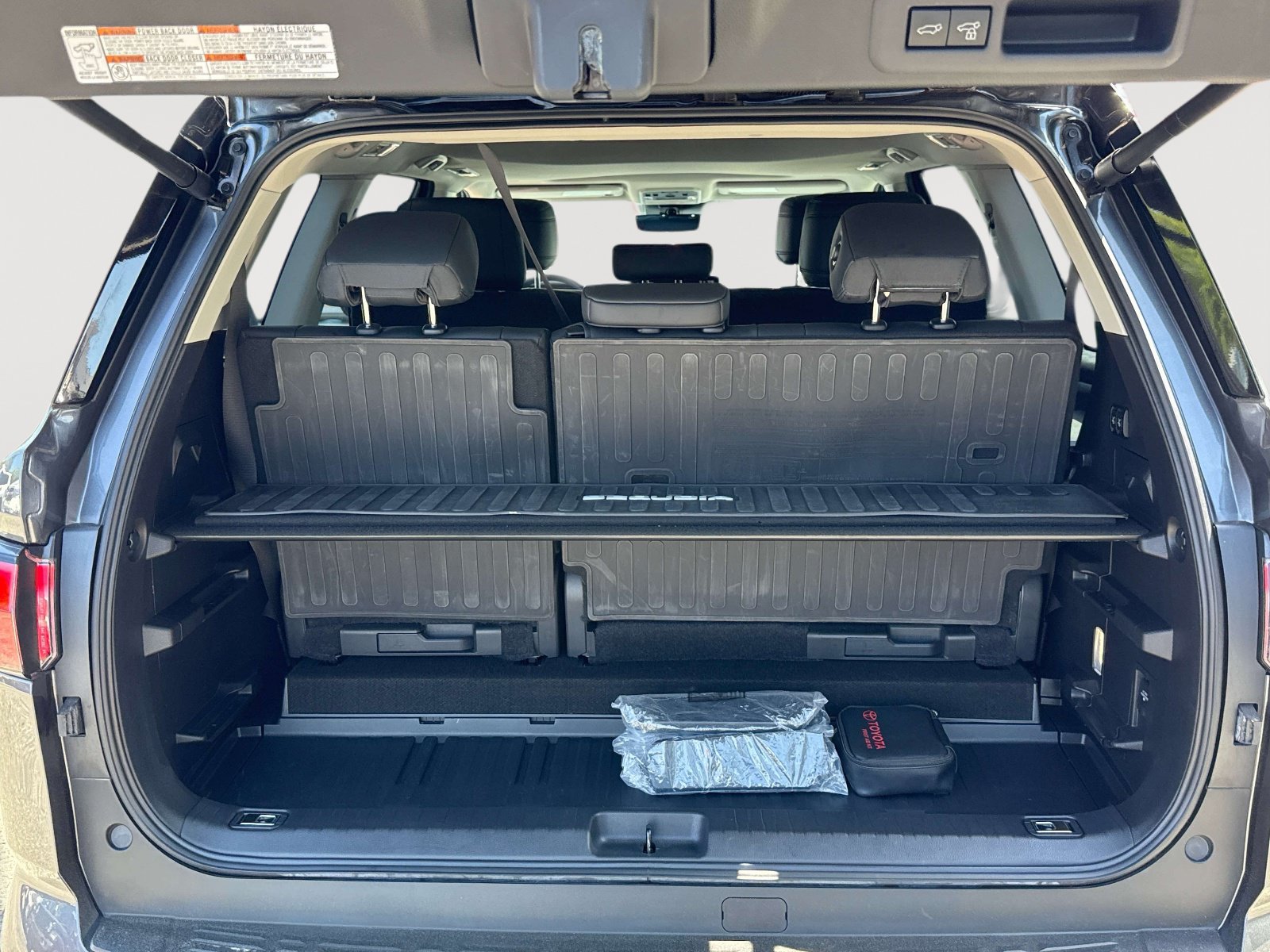 Used 2024 Toyota Sequoia SR5 w/ SR5 Premium Package AWD/4WD image 28