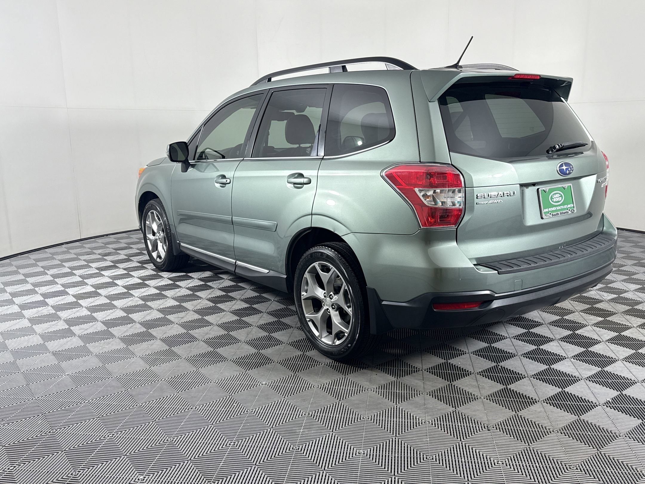 Used 2015 Subaru Forester 2.5i Touring w/ Eyesight & Navigation System AWD/4WD image 3