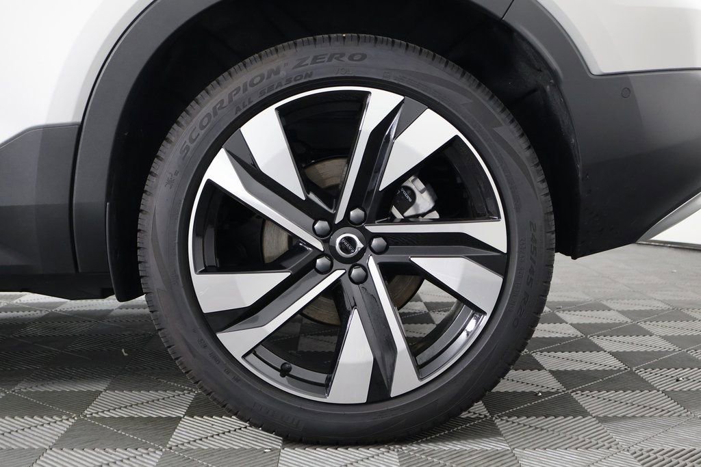 Used 2025 Volvo XC40 B5 Ultra w/ Climate Package image 16