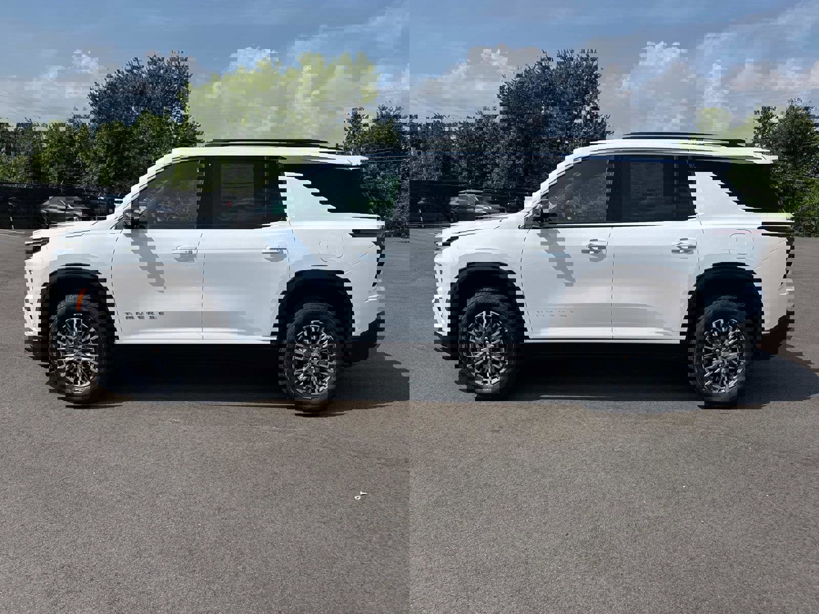 New 2025 Chevrolet Traverse LT w/ Enhanced Driving Package image 3