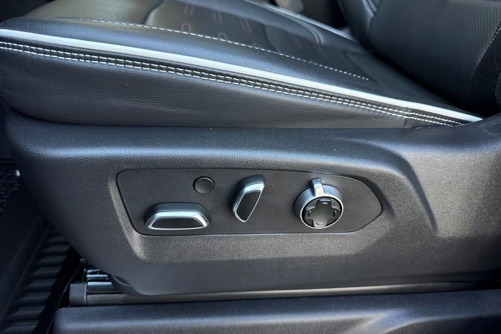 Certified 2025 GMC Sierra 2500 AT4X image 12