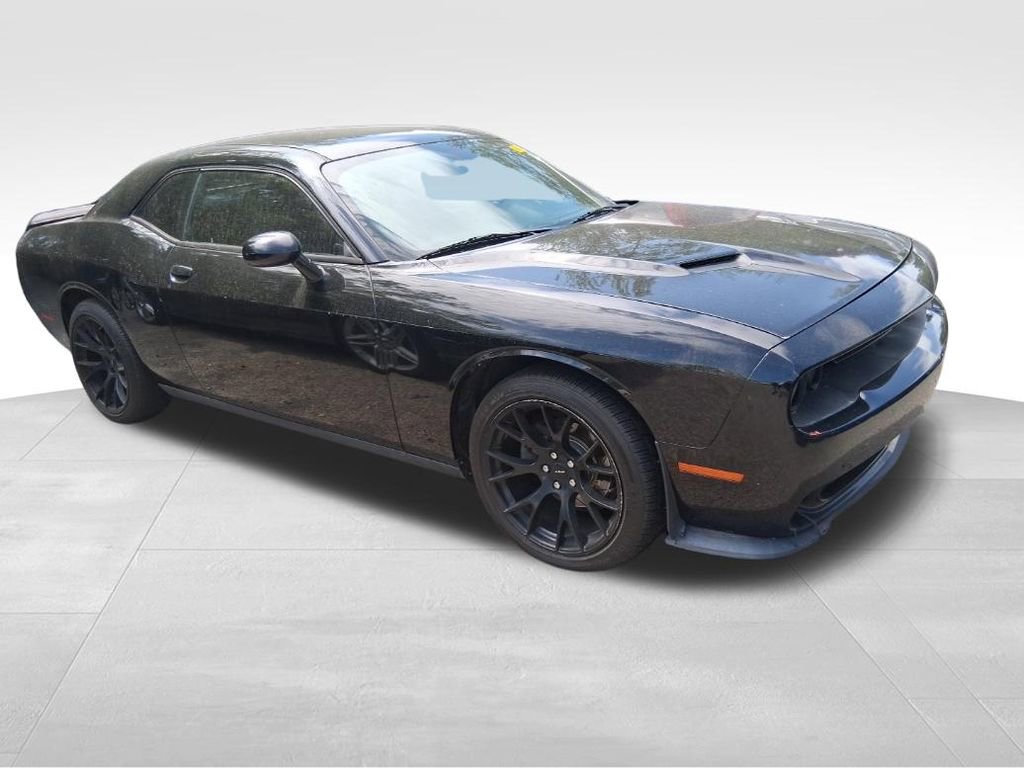 Used 2015 Dodge Challenger SXT RWD image 3