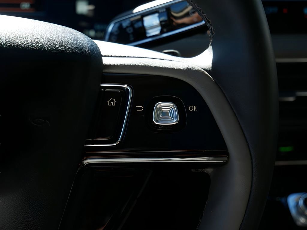 Certified 2023 Lincoln Corsair AWD w/ Equipment Group 101A image 18