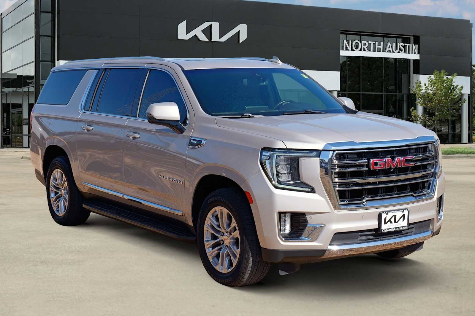 Used 2021 GMC Yukon XL SLT w/ SLT Luxury Plus Package image 8