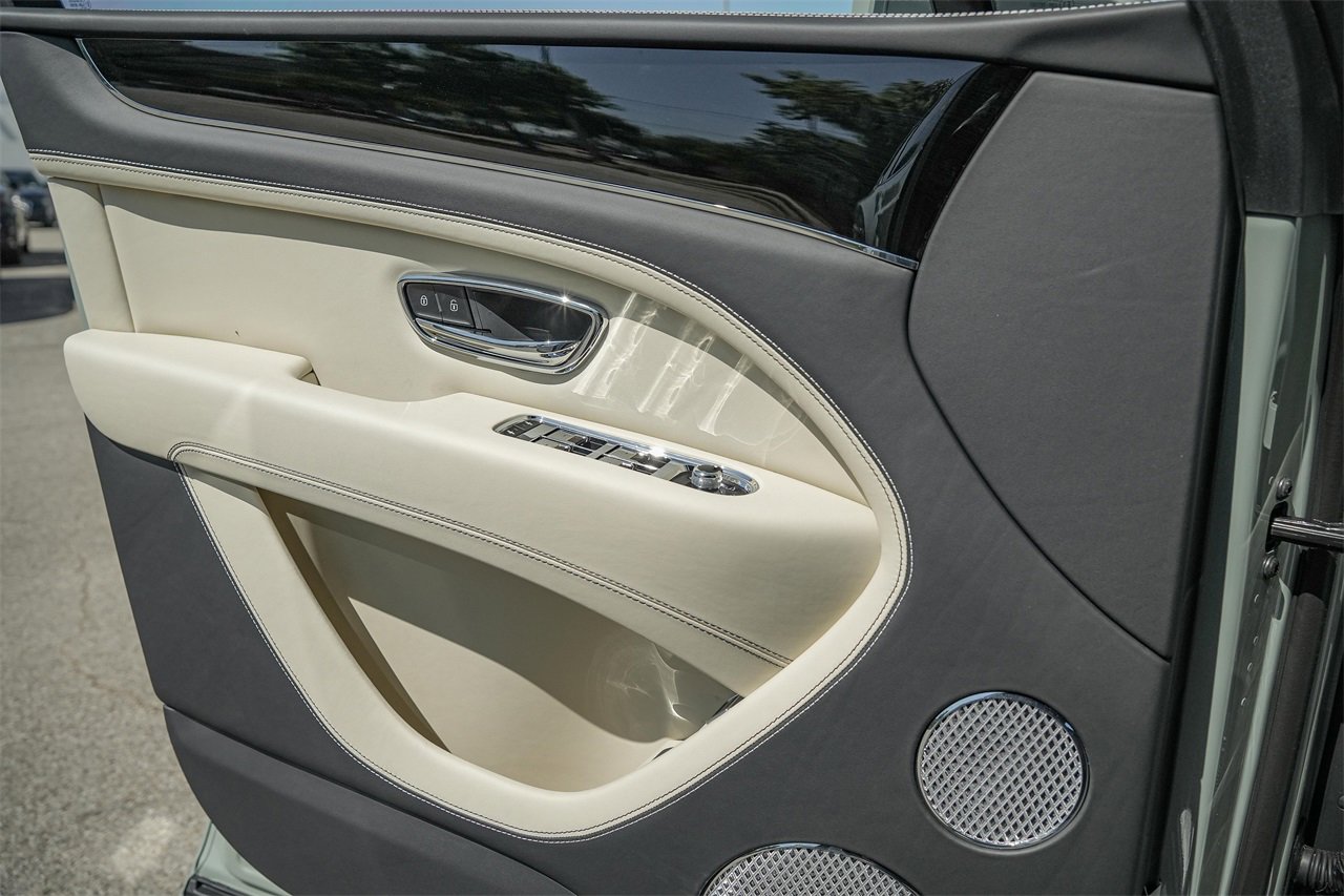 New 2025 Bentley Bentayga Extended Wheelbase image 32