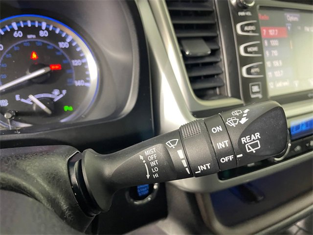 Used 2015 Toyota Highlander Limited image 12