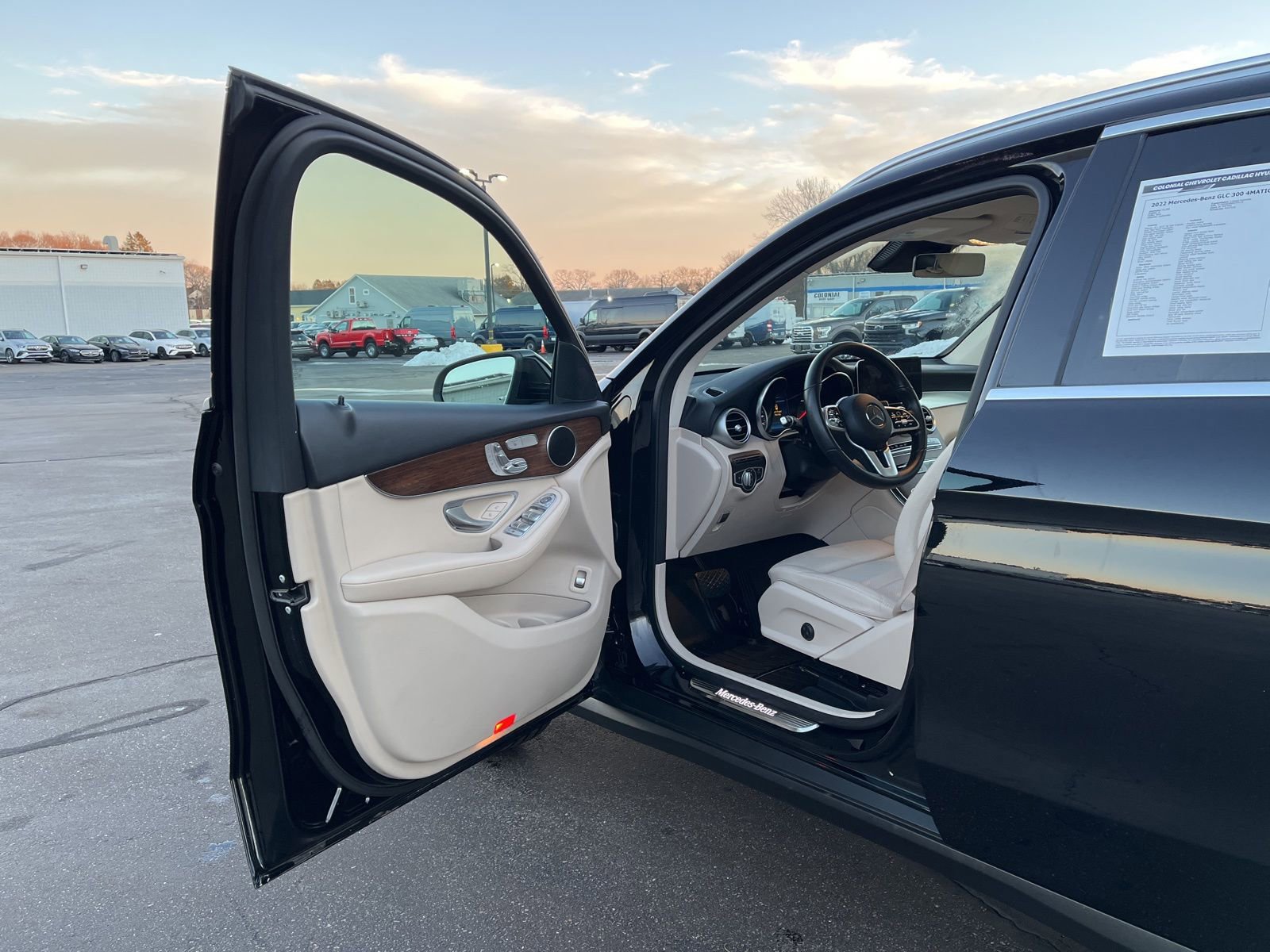 Used 2022 Mercedes-Benz GLC 300 4MATIC image 17