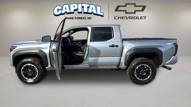 Used 2025 Toyota Tacoma TRD Off-Road AWD/4WD image 13