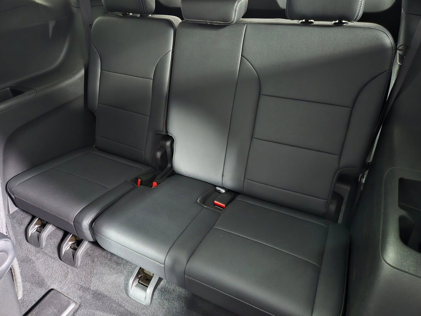 Used 2025 Chevrolet Traverse LT FWD image 12