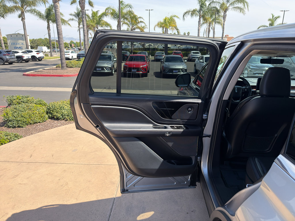 Used 2022 Lincoln Aviator Reserve RWD image 8