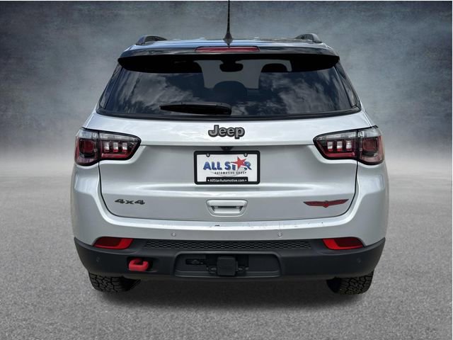 Used 2025 Jeep Compass Trailhawk w/ Trailer Tow Group AWD/4WD image 8