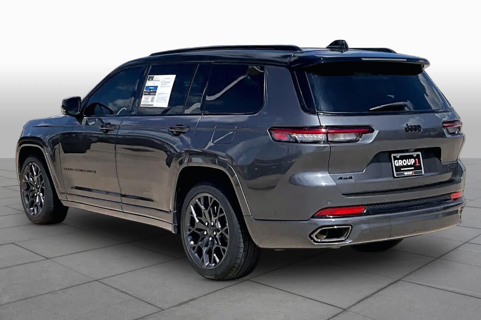 Used 2023 Jeep Grand Cherokee L Summit w/ High Altitude Package AWD/4WD image 10