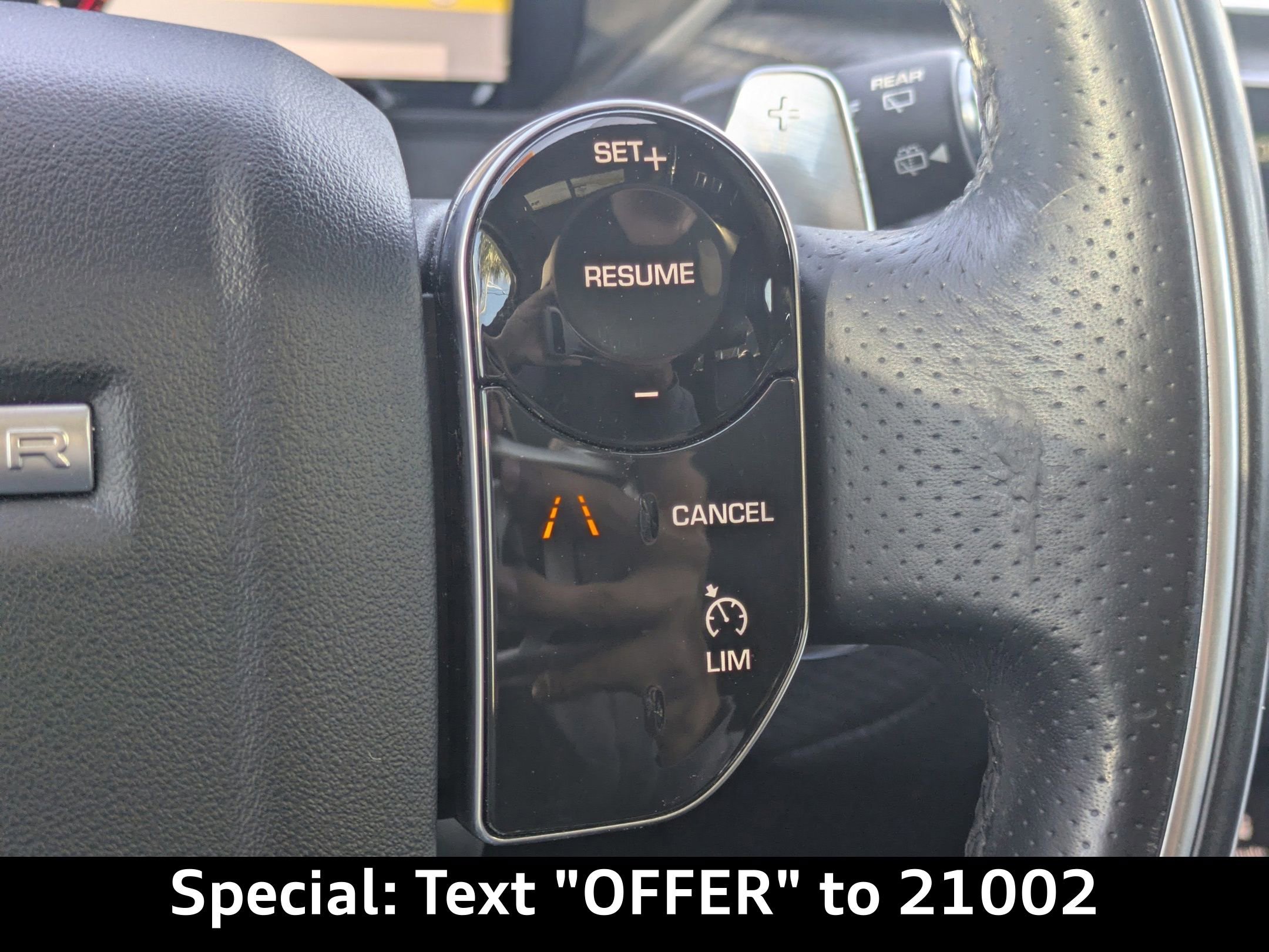 Used 2019 Land Rover Range Rover Velar R-Dynamic SE image 30