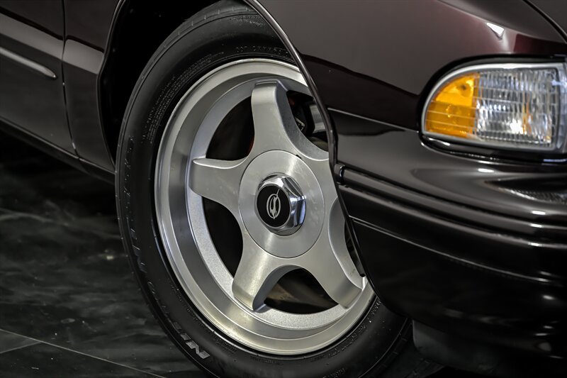 Used 1995 Chevrolet Impala SS RWD image 3