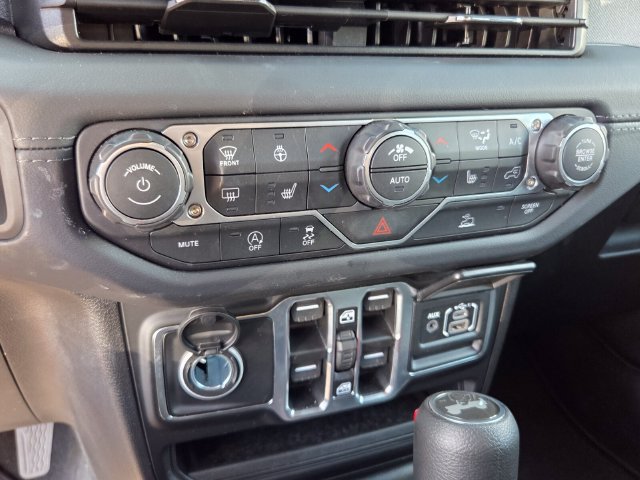 Used 2026 Jeep Wrangler Unlimited Sahara AWD/4WD image 25