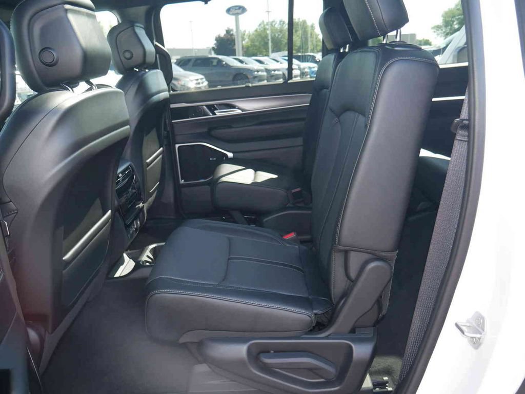 New 2026 Jeep Grand Wagoneer Limited AWD/4WD image 15