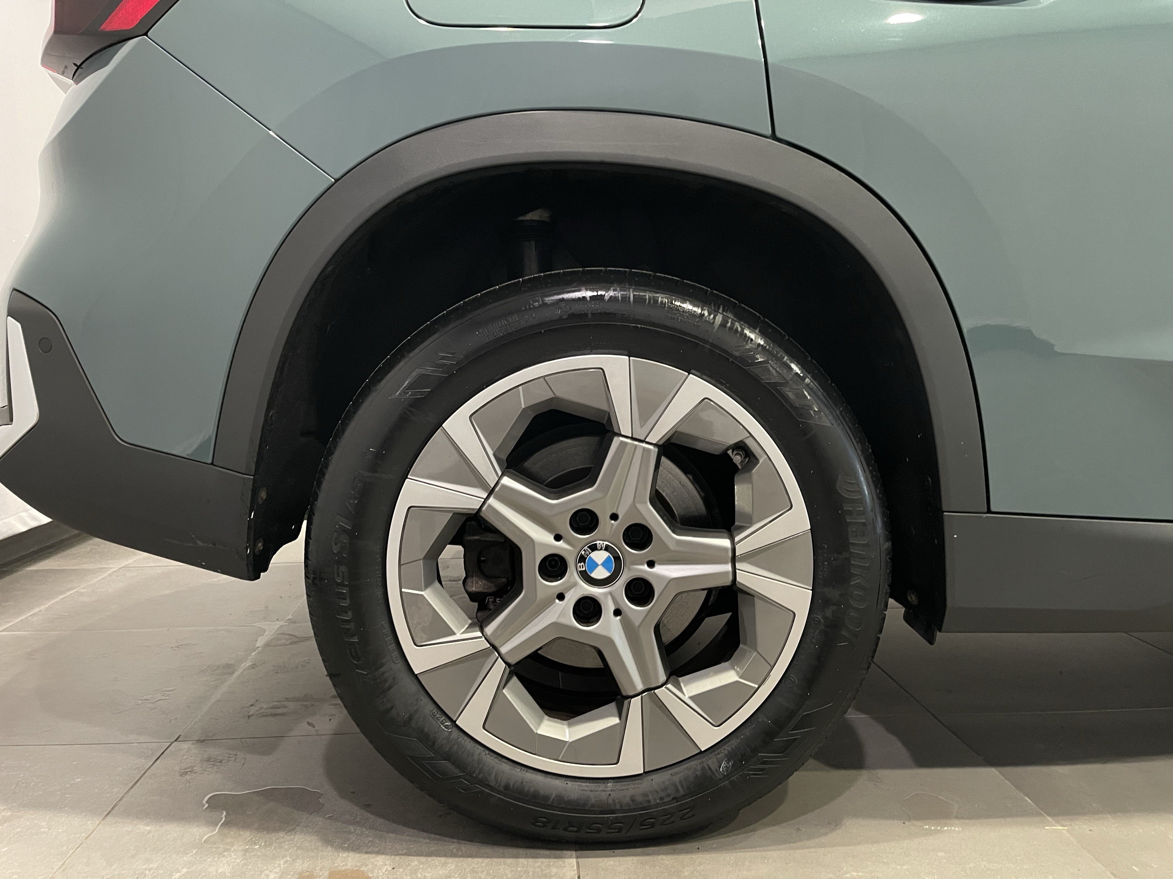 Used 2023 BMW X1 xDrive28i w/ Premium Package AWD/4WD image 9