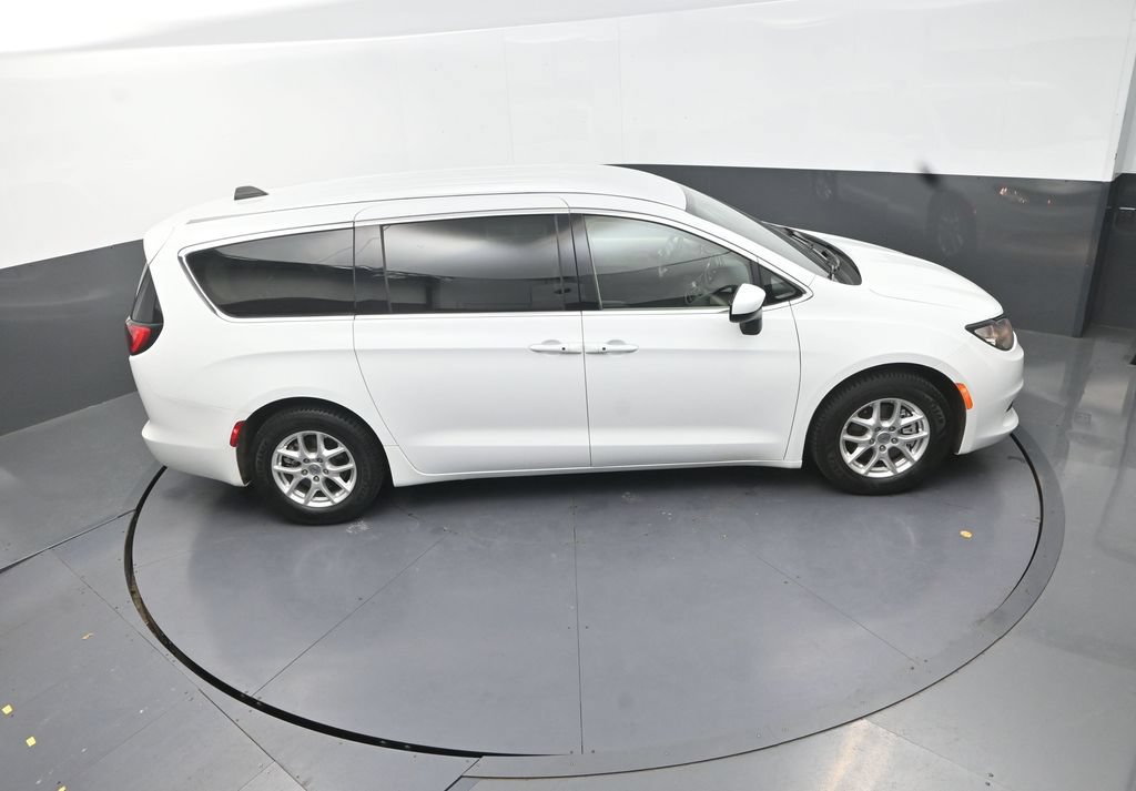 Used 2022 Chrysler Voyager LX FWD image 22