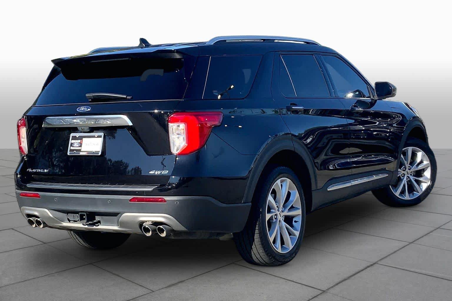Used 2023 Ford Explorer Platinum w/ Technology Package AWD/4WD image 13