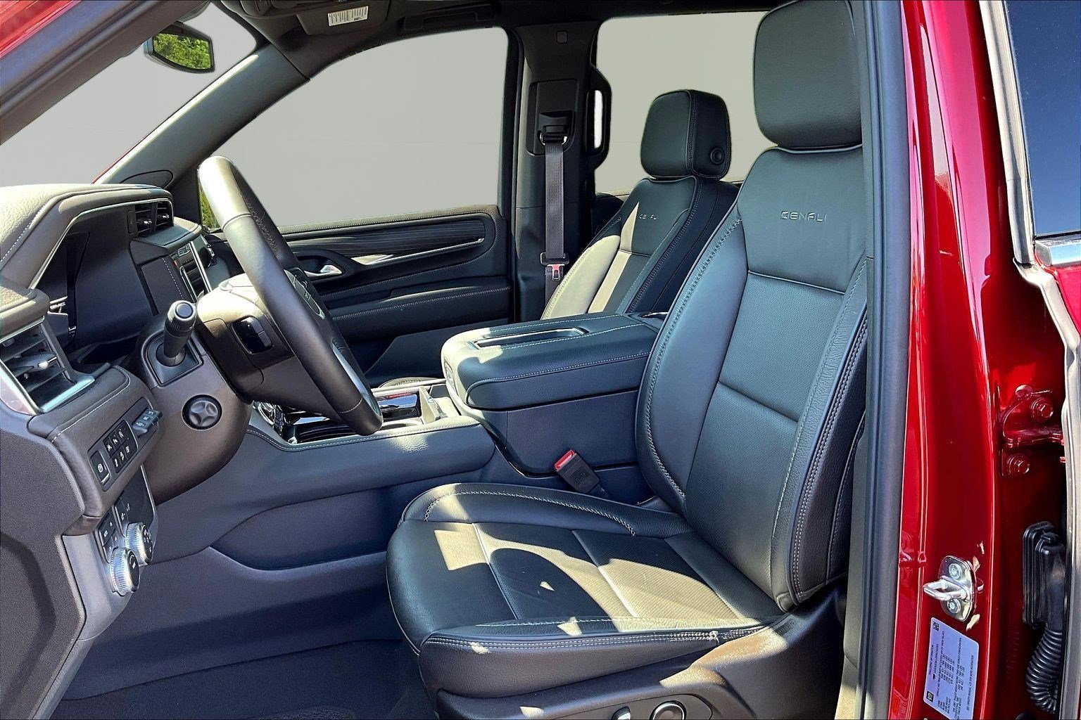 Used 2024 GMC Yukon Denali AWD/4WD image 20