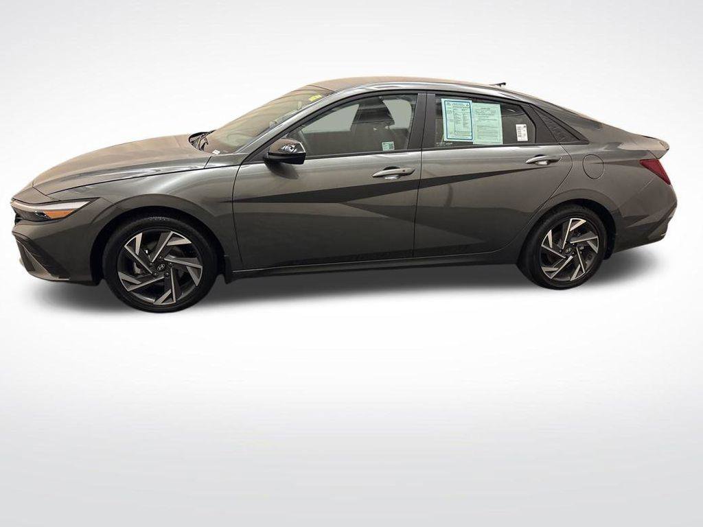 New 2025 Hyundai Elantra SEL image 8