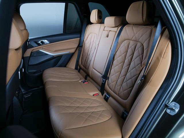 Used 2024 BMW X5 xDrive40i w/ Premium Package AWD/4WD image 13